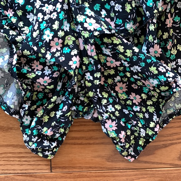 Cute floral romper size XL - Picture 4 of 7